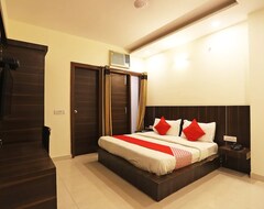 Oyo 62315 Hotel Dev Palace (Delhi, Hindistan)