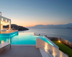 Koko talo/asunto New Luxury Beach Front Villa Large Private Pool & Amazing Sea View (Korfos, Kreikka)