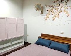 Entire House / Apartment Root Residence Inn, 11 Elegant Room. 10 Minutes Walk From The Station. (Taichung City, Taiwan)