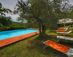 Toàn bộ căn nhà/căn hộ Farmhouse apartment surrounded by cypresses and olive trees, with panoramic view (Siena, Ý)