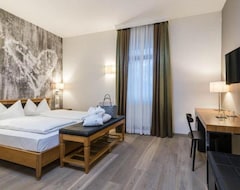 Hotel Dolce Vita Alpina Post (Toblach, Italy)
