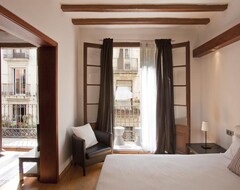 Hotel chic&basic Born Apartments (Barcelona, Spain)