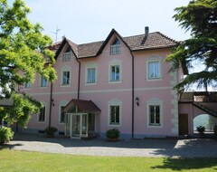 Otel Albergo Villa Ester (Alessandria, İtalya)