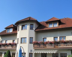 Khách sạn Landgasthof & Pension Petzold (Greiz, Đức)