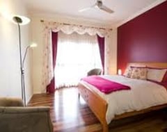Khách sạn Villa Cavour Bed & Breakfast (Hervey Bay, Úc)