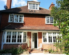 Nhà trọ Rosemead Guest House (Esher, Vương quốc Anh)