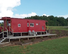 Entire House / Apartment #407 - Authentic Railroad Cabooses And Depot Just Off The Blue Ridge Parkway (Fancy Gap, USA)