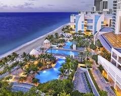 Otel Diplomat Beach Resort Hollywood, Curio Collection by Hilton (Hollywood, ABD)