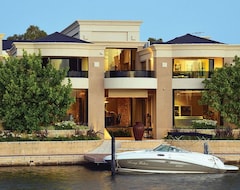 Khách sạn Exclusive Escapes-Canal Living Busselton (Busselton, Úc)