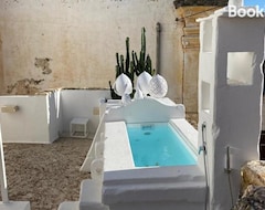 Entire House / Apartment L&apos;immacolata By Acqua Di Puglia (Matino, Italy)
