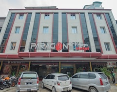 Otel RedDoorz Plus near Mall Nagoya Hill Batam 3 (Lubuk Baja, Endonezya)
