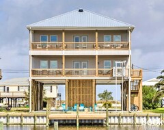 Hele huset/lejligheden Luxe Spacious Stilted Home With Kayaks Walk To Beach (Dauphin Island, USA)