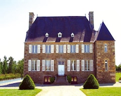 Bed & Breakfast Chateau De La Semondiere (Brécey, France)