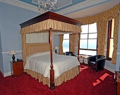 Khách sạn No: 1 The Esplanade Guest Accommodation. (Tenby, Vương quốc Anh)
