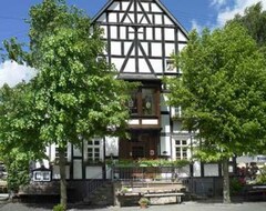 Hotel Gasthof Zu den Linden (Kirchhundem, Deutschland)