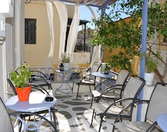 Guesthouse Hermes Rooms (Tinos - Chora, Greece)