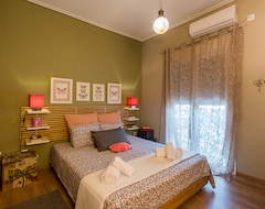 Hotel Newly Renovated Flat - 10 Min From Metro Station (Athens, Greece)