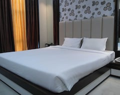 Khách sạn OYO 5253 Hotel Orange Lily (Indore, Ấn Độ)