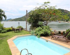 Hele huset/lejligheden House On The Beach, With Air Conditioning, Pool, Barbecue, Garage (Mangaratiba, Brasilien)