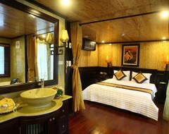 Hotel Victory Star Cruise (Hong Gai, Vietnam)