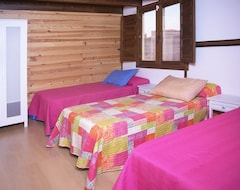 Koko talo/asunto Wooden Cottage For Up To 12 People With Pool (Villanueva de la Fuente, Espanja)