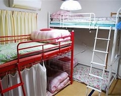 Hotel Tomato Guest House (Kyoto, Japan)