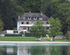 Khách sạn Hotel Restaurant La Chaumiere du Lac (Clairvaux-les-Lacs, Pháp)