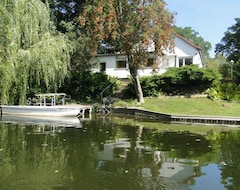 Koko talo/asunto 4000 Spm Large, At Motzener Lake (Mittenwalde, Saksa)