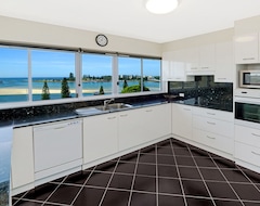 Aparthotel Sunrise Luxury Apartments (Bluesy Beach, Australia)