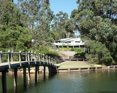 Khách sạn Evedon Lakeside Retreat (Bunbury, Úc)