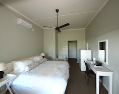Coral Tree Colony Bed & Breakfast (Southbroom, Nam Phi)