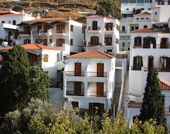 Hotel Amorani Studios (Batsi, Greece)