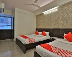 Hotel OYO 28344 Siddhi Vinayak Rooms (Surat, India)