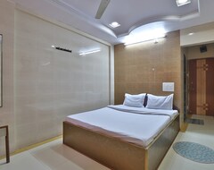 SPOT ON 47096 Hotel Shivam International (Vapi, Indija)