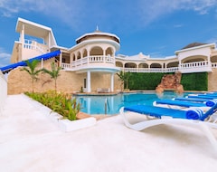 Lomakeskus Travellers Beach Resort (Negril, Jamaika)