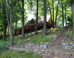 Casa/apartamento entero Lake House On A 4 Acre Wooded Lot With Hot Tub, Wooded Trails & Kayaks! (Kendall, EE. UU.)