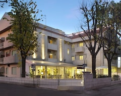 Khách sạn Nives (Riccione, Ý)