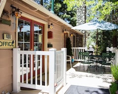 Khách sạn Sleepy Forest Cottages (Big Bear Lake, Hoa Kỳ)