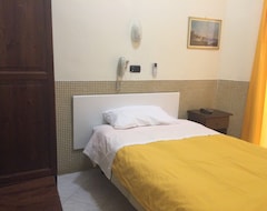 Otel Vittorio Veneto (Napoli, İtalya)