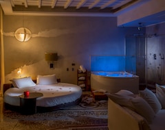 Hotel SuiteSistina for Lovers (Rome, Italy)