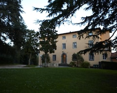 Villa Gherardi - B&B e Hostel (Barga, Italy)