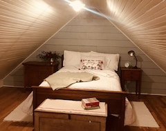 Cijela kuća/apartman Delightful 1 Bedroom Farm Store Loft With Woodstove (Advance, Sjedinjene Američke Države)