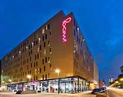 Khách sạn Moxy Frankfurt East (Frankfurt, Đức)