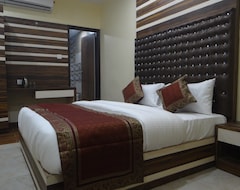 Hotel HKJ Palace (Varanasi, Indija)