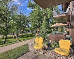 Khách sạn New! Modern Villa W/ Patio - Steps To Lake Como! (Lake Geneva, Hoa Kỳ)
