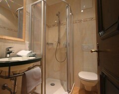 Hotelli Doppelzimmer Mit Bad/dusche, Wc - Gschwentner, Hotel-pension (Waidring, Itävalta)