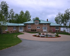 Bed & Breakfast Au Soleil Couchant (Val-d'Or, Canada)