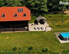Toàn bộ căn nhà/căn hộ Rustic Retreat With Pool Pocitnice Na Kozolcu (Sevnica, Slovenia)