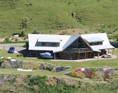 Entire House / Apartment Tidal Waters Loglodge Spectacular Ocean Views (Tolaga Bay, New Zealand)