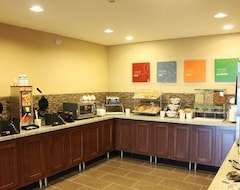 Hotel Comfort Suites And Conference Center (Worthington, USA)